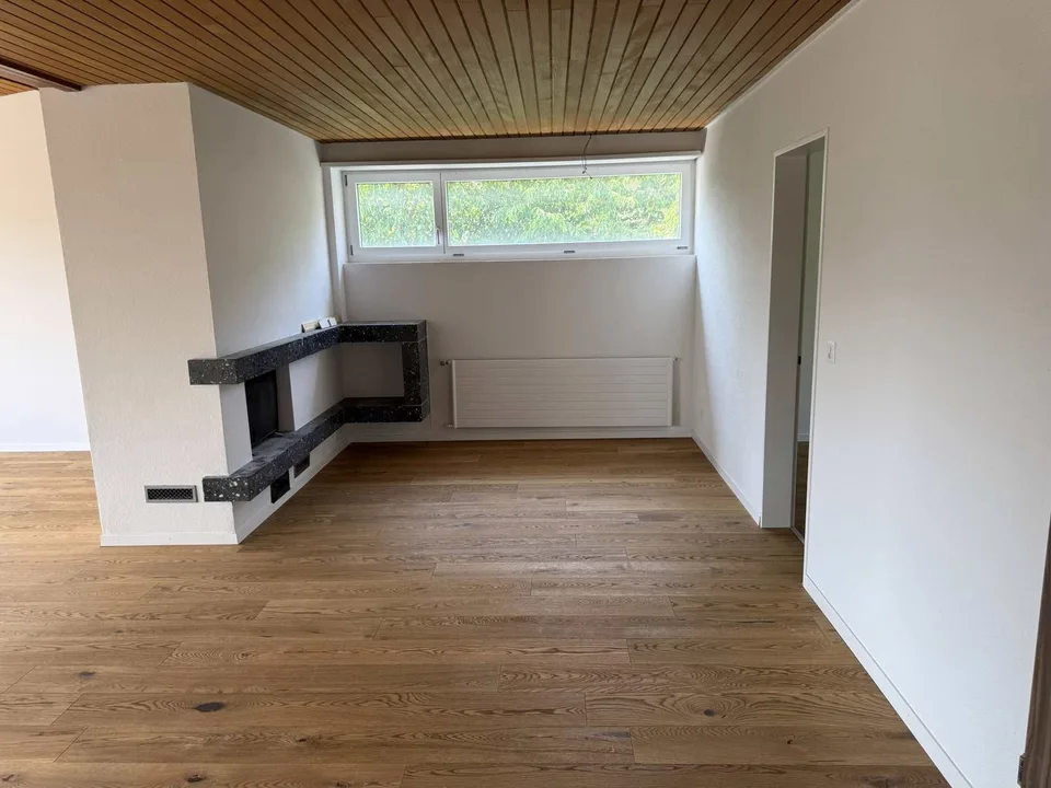 Grosszügige 6-Zimmer-Wohnung mit Balkon und Kamin in Neuenegg