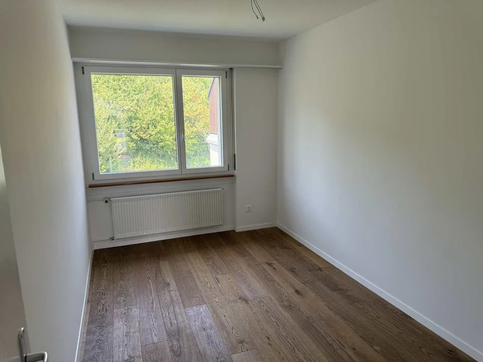Grosszügige 6-Zimmer-Wohnung mit Balkon und Kamin in Neuenegg