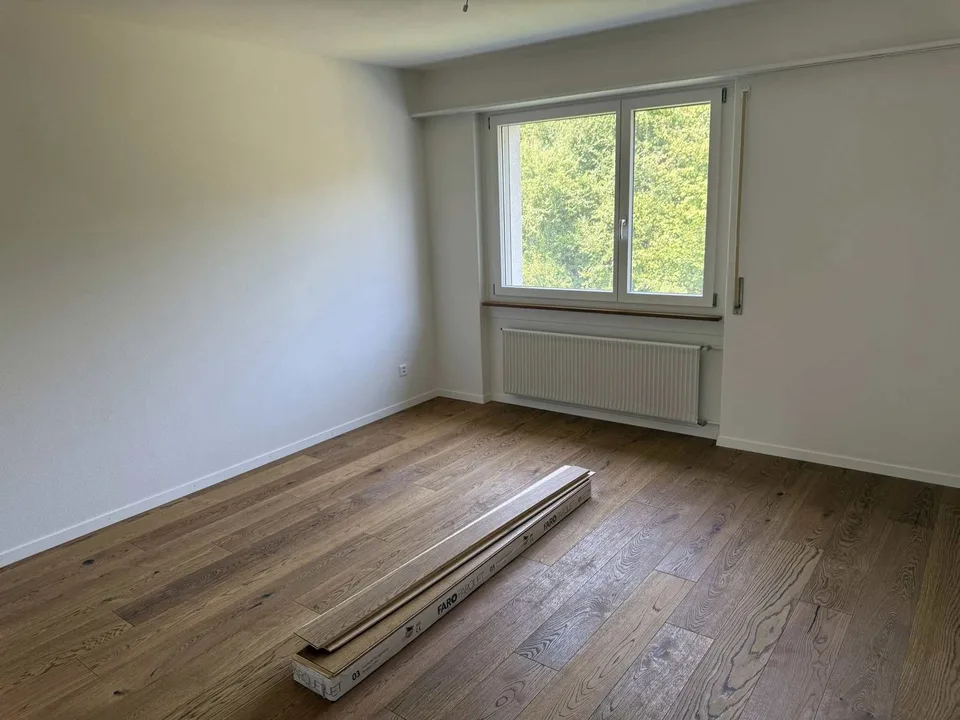 Grosszügige 6-Zimmer-Wohnung mit Balkon und Kamin in Neuenegg