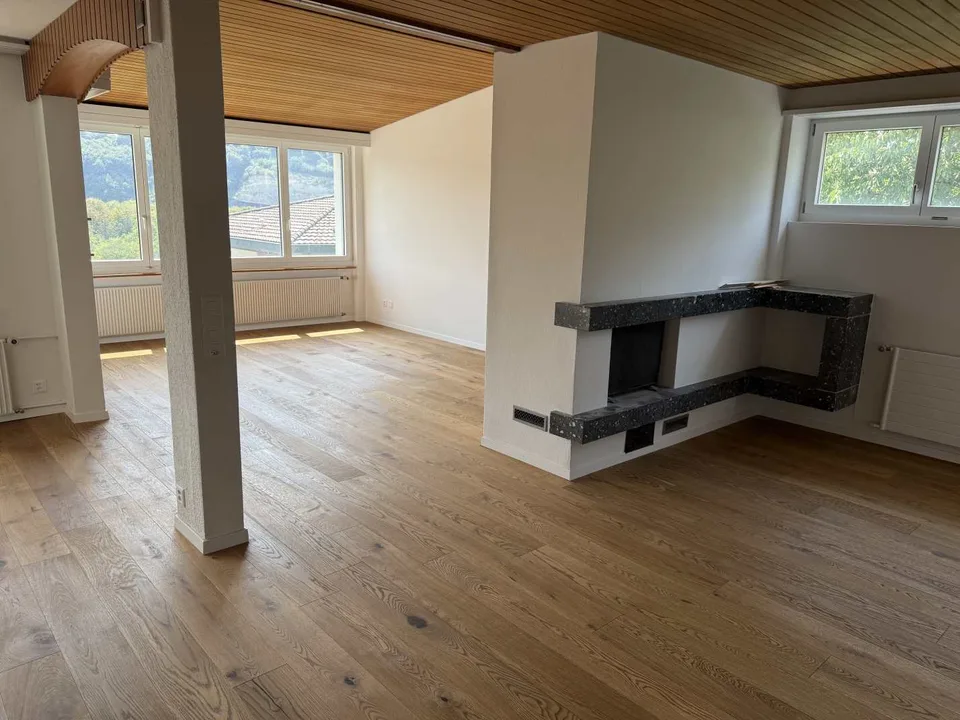 Grosszügige 6-Zimmer-Wohnung mit Balkon und Kamin in Neuenegg