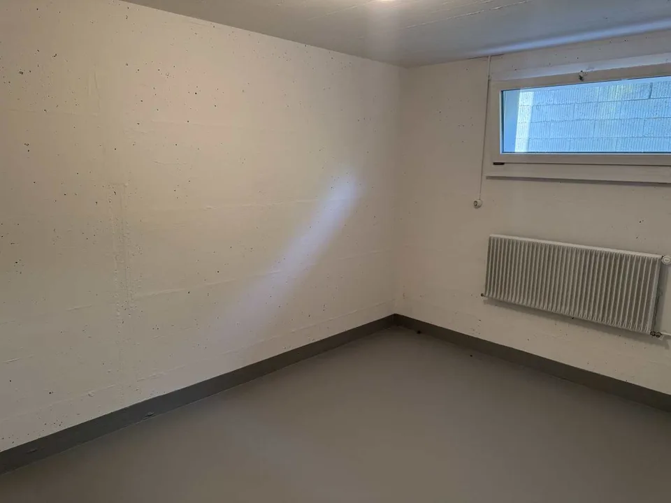Grosszügige 6-Zimmer-Wohnung mit Balkon und Kamin in Neuenegg