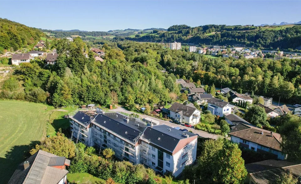 Grosszügige 6-Zimmer-Wohnung mit Balkon und Kamin in Neuenegg