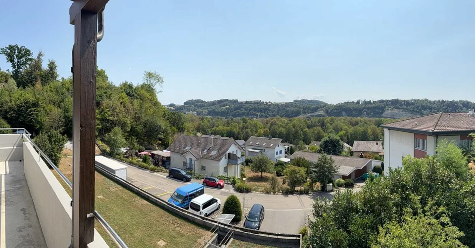 Grosszügige 6-Zimmer-Wohnung mit Balkon und Kamin in Neuenegg