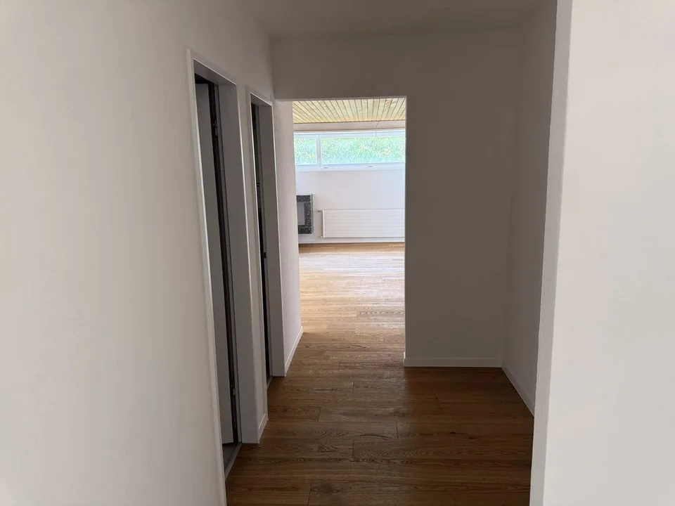 Grosszügige 6-Zimmer-Wohnung mit Balkon und Kamin in Neuenegg