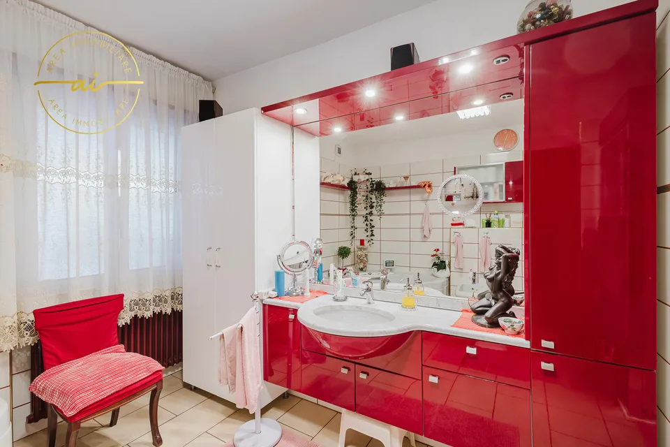Maison unifamiliale avec jardin et piscine à Cresciano