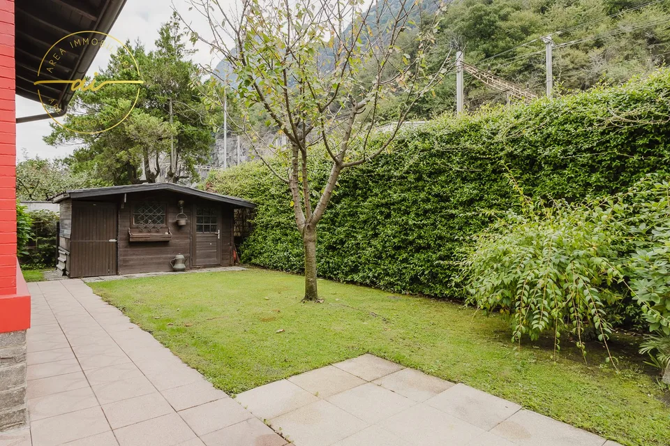 Maison unifamiliale avec jardin et piscine à Cresciano