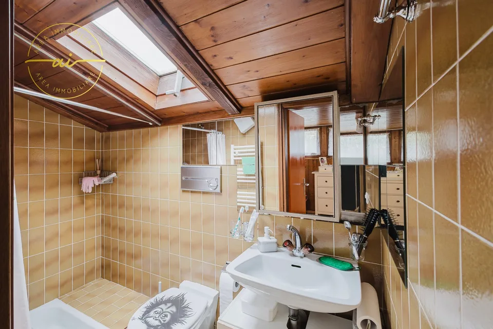 Maison unifamiliale avec jardin et piscine à Cresciano