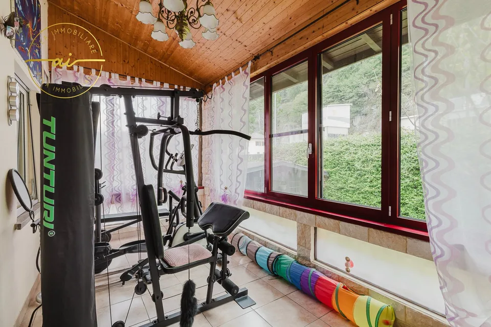 Maison unifamiliale avec jardin et piscine à Cresciano