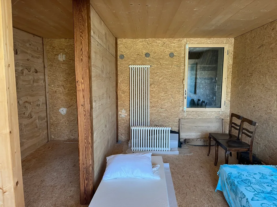Parte di fattoria da completare da soli in una posizione tranquilla con un bel giardino.