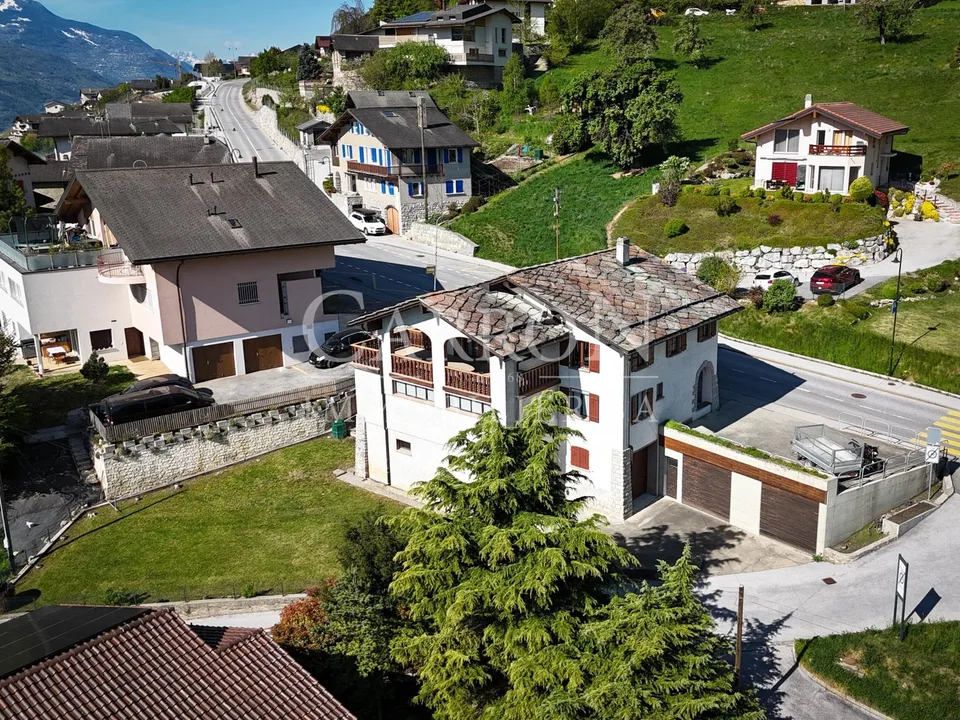 Bâtiment mixte avec fort potentiel de transformation à Flanthey