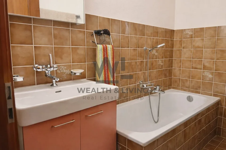 Chalet con terreno edificabile di 1387 m² e garage