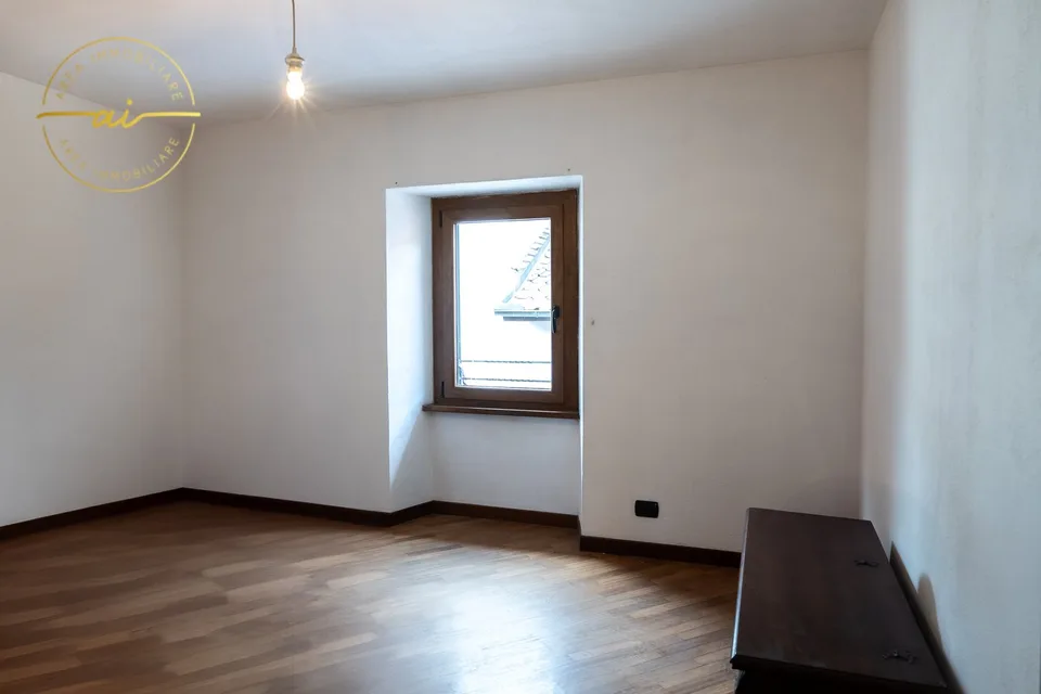 Maison multifamiliale avec 3 appartements à vendre, idéale également comme investissement