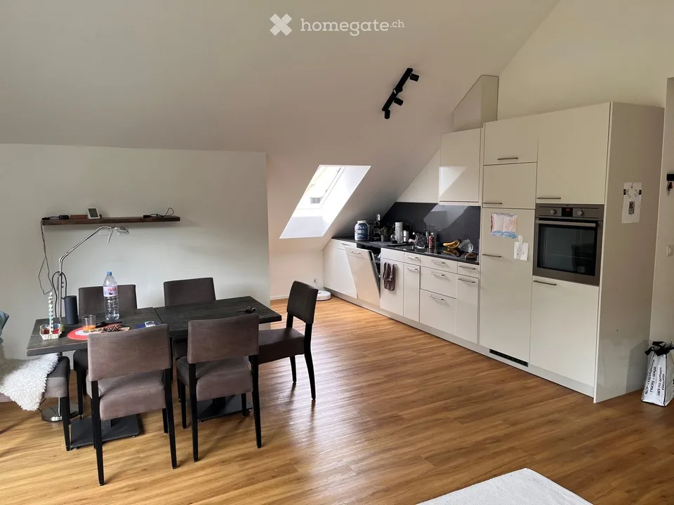 Charmante 2.5-Zimmer-Dachwohnung in Hinteregg