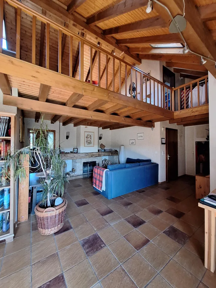 A louer à Puidoux bel appartement de 5 pièces situé au 3ème étage.