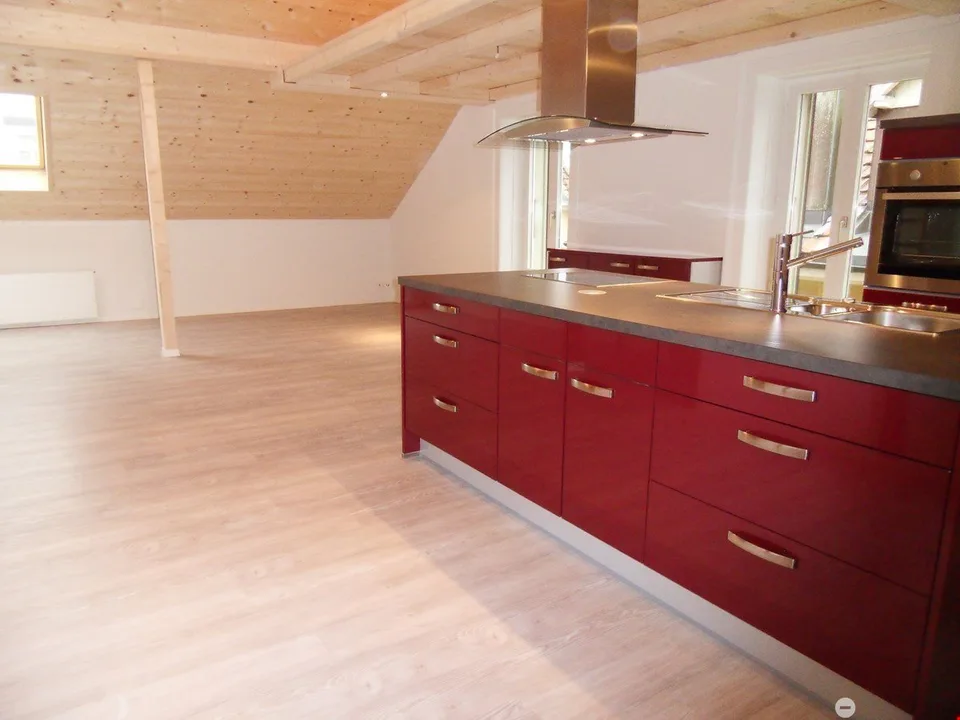 TOP Aussergewöhnliche Dachwohnung mit Galerie ganz Zentral
