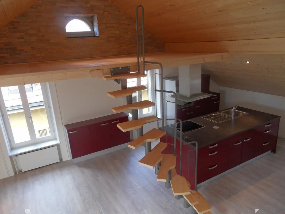 TOP Aussergewöhnliche Dachwohnung mit Galerie ganz Zentral