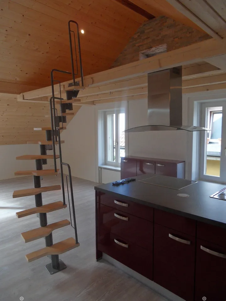 TOP Aussergewöhnliche Dachwohnung mit Galerie ganz Zentral
