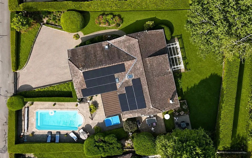 Villa auf großem Grundstück
