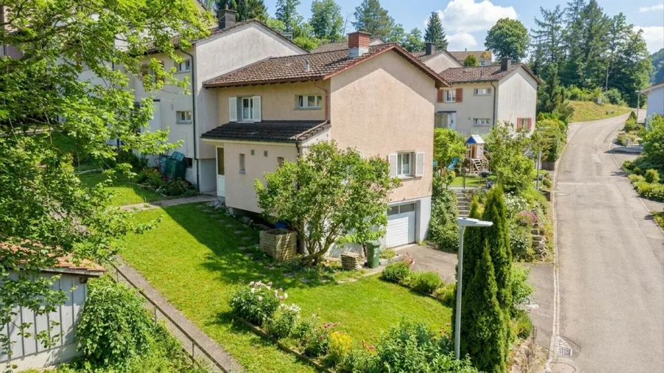 Reihen-EFH an sonniger Hanglage mit Garage
