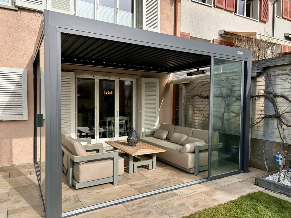 Casa a schiera su pendio soleggiato con garage