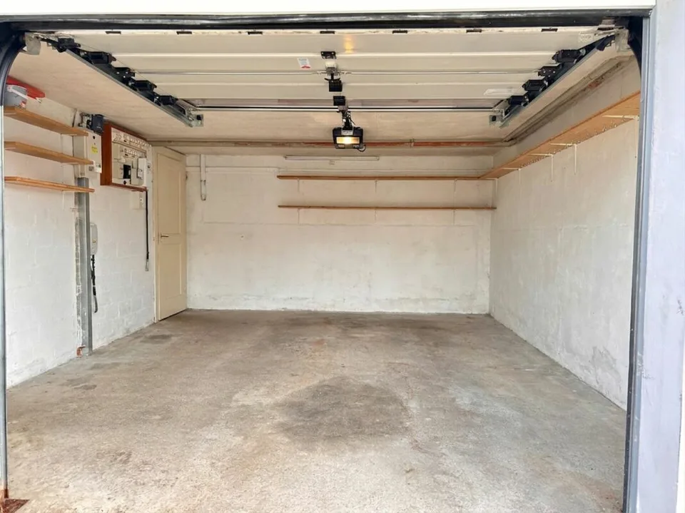Casa a schiera su pendio soleggiato con garage