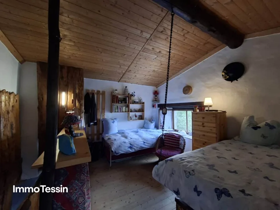 Charaktervolles Rustico an spektakulärer Aussichtslage auf einer authentischen Tessiner Alp im oberen Maggiatal