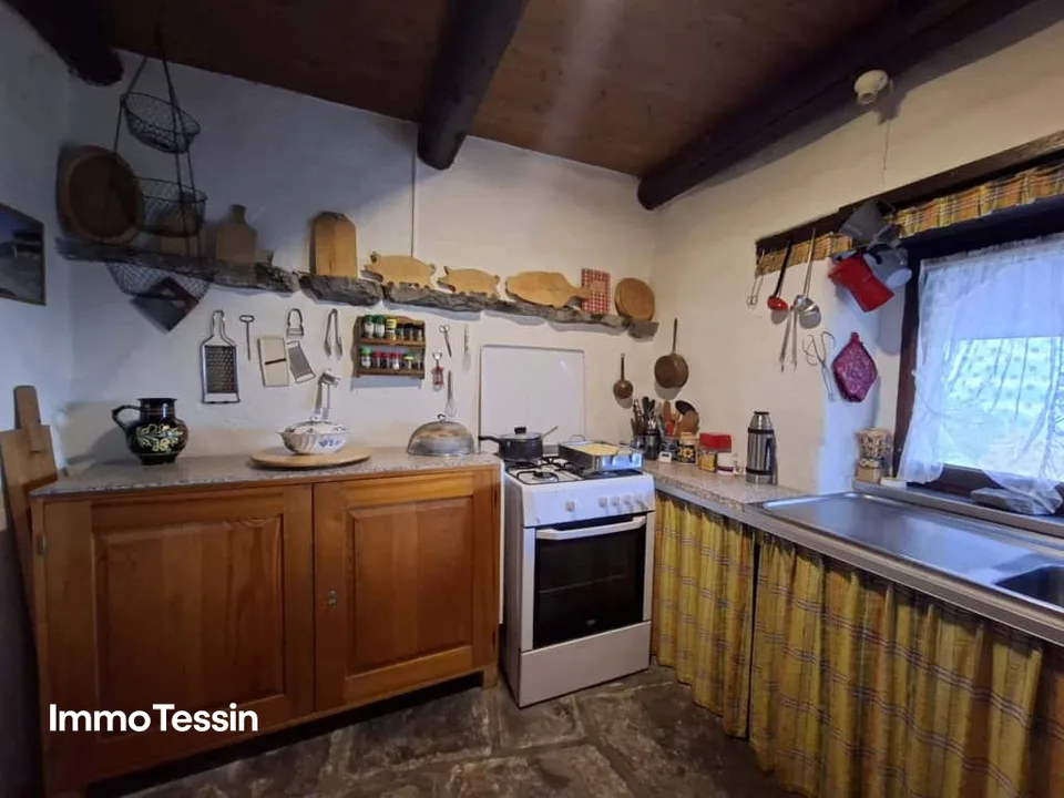 Charaktervolles Rustico an spektakulärer Aussichtslage auf einer authentischen Tessiner Alp im oberen Maggiatal
