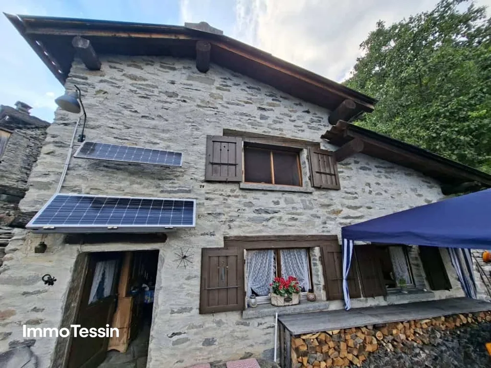 Charaktervolles Rustico an spektakulärer Aussichtslage auf einer authentischen Tessiner Alp im oberen Maggiatal