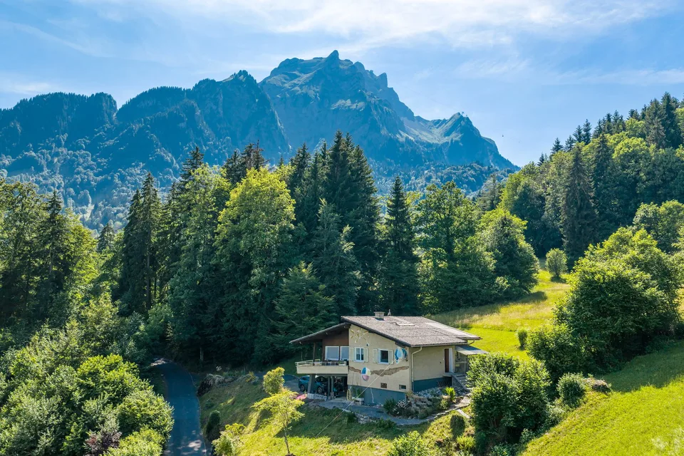 Einmaliges Grundstück mit unverbaubarer See- & Bergsicht