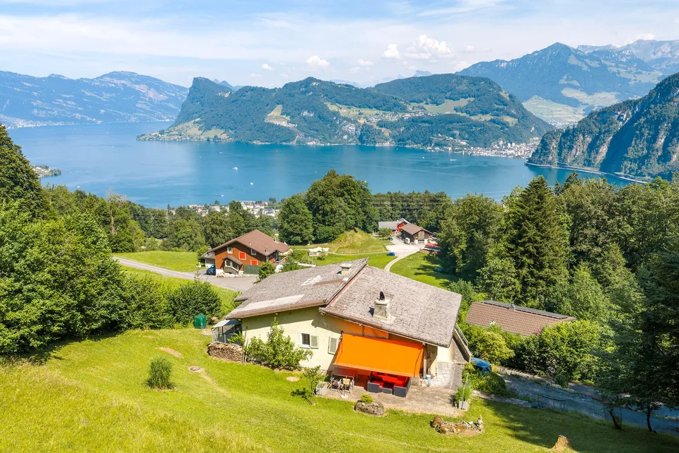 Einmaliges Grundstück mit unverbaubarer See- & Bergsicht