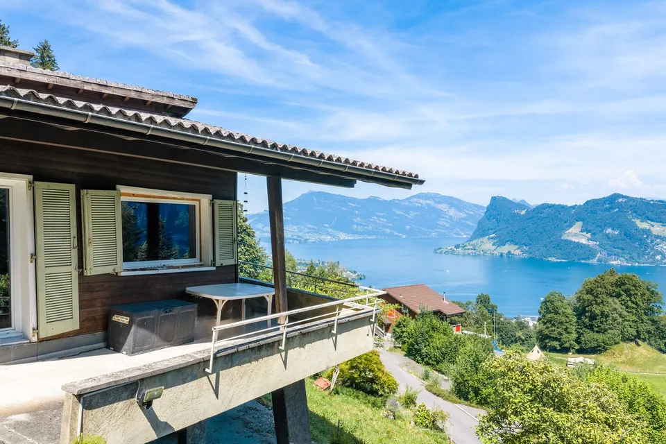 Einmaliges Grundstück mit unverbaubarer See- & Bergsicht