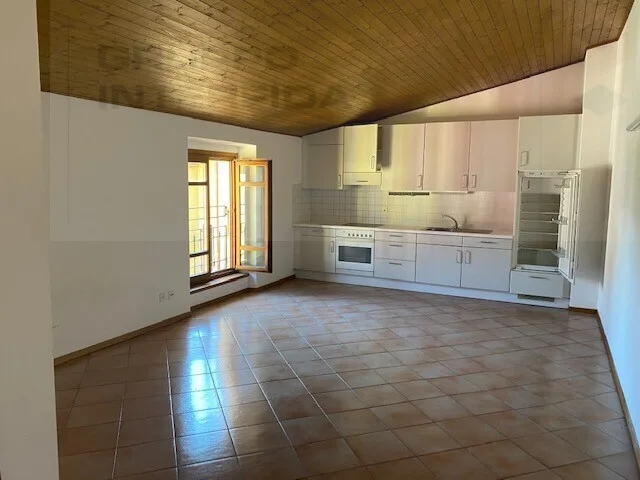 APPARTAMENTO 1.5 LOCALI AL 2 PIANO ZONA CENTRALE