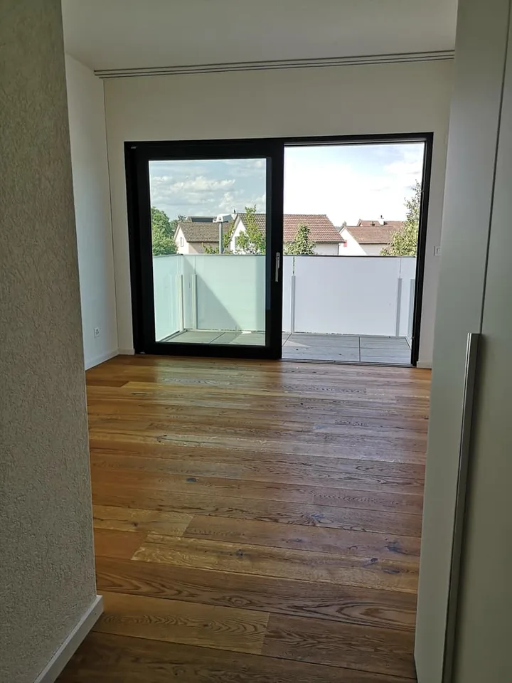Hochwertige 3.5-Zimmerwohnung in Seenähe mit zwei Balkonen