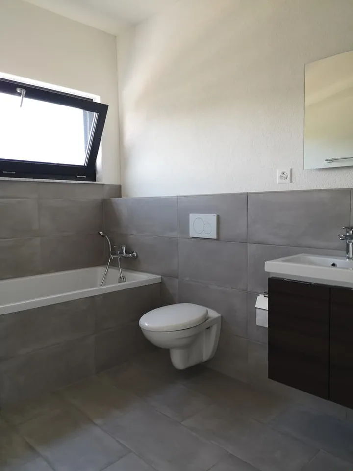 Hochwertige 3.5-Zimmerwohnung in Seenähe mit zwei Balkonen