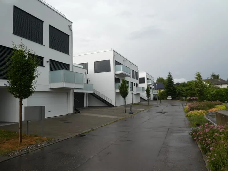 Hochwertige 3.5-Zimmerwohnung in Seenähe mit zwei Balkonen
