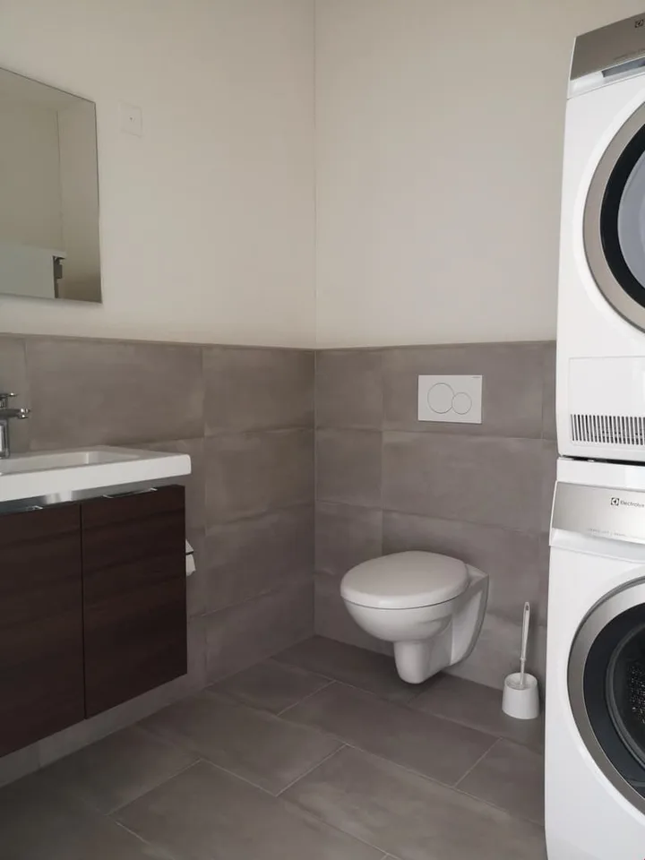 Hochwertige 3.5-Zimmerwohnung in Seenähe mit zwei Balkonen
