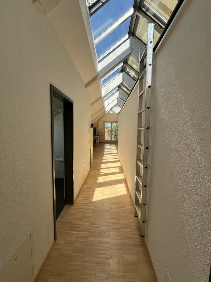 Bright 3.5-room attic apartment with gallery