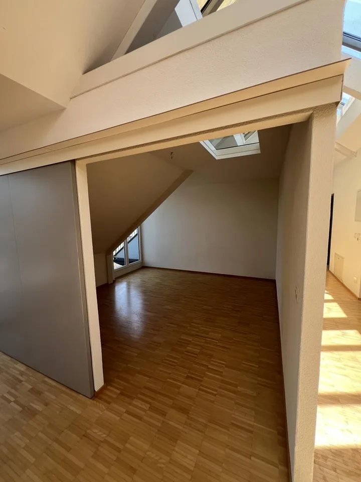 Bright 3.5-room attic apartment with gallery
