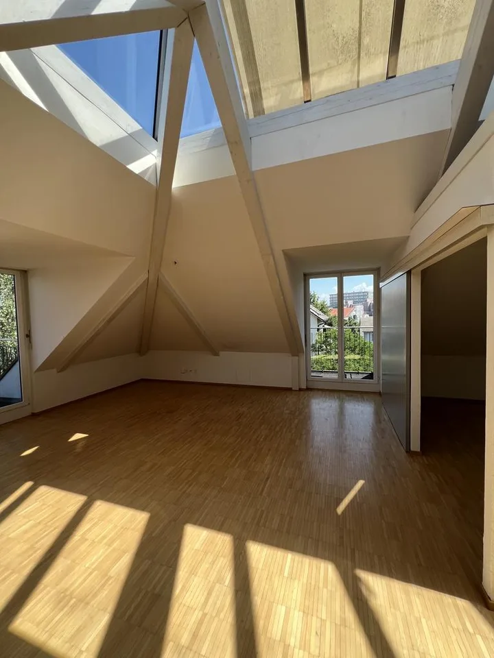 Bright 3.5-room attic apartment with gallery