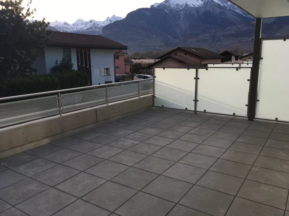 SPACIEUX 2.5 PIECES MODERNE AVEC SUPERBE TERRASSE DE 40M2 - MALOC-IMMO