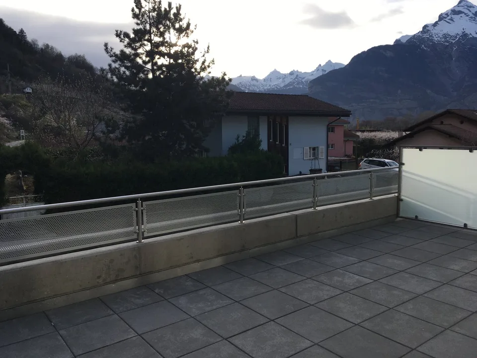 GERÄUMIGES 2.5 ZIMMER MODERN MIT SCHÖNER TERRASSE VON 40M2 - MALOC-IMMO