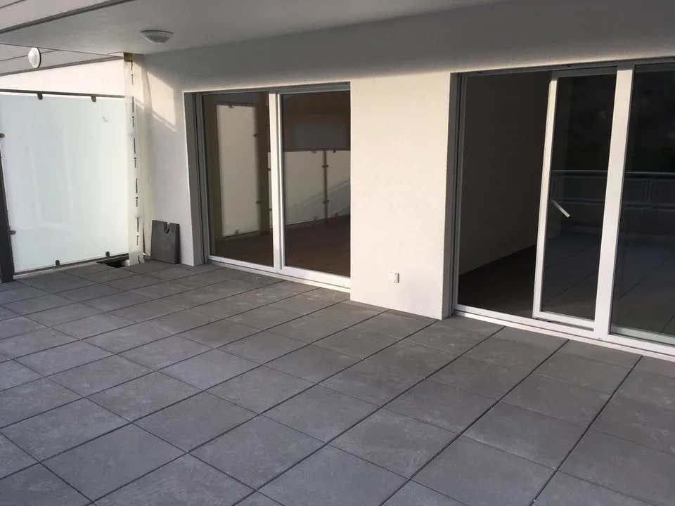 GERÄUMIGES 2.5 ZIMMER MODERN MIT SCHÖNER TERRASSE VON 40M2 - MALOC-IMMO