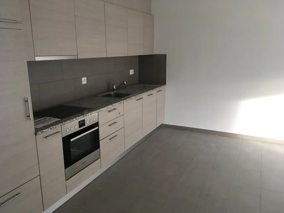 GERÄUMIGES 2.5 ZIMMER MODERN MIT SCHÖNER TERRASSE VON 40M2 - MALOC-IMMO