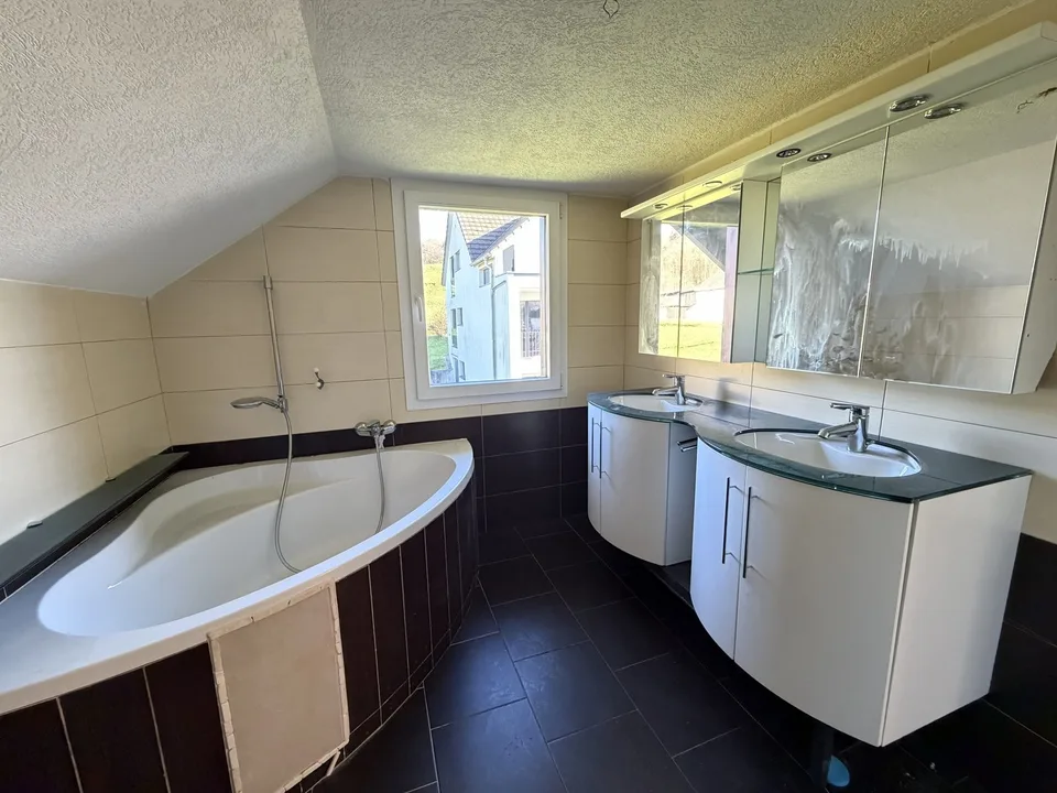 5.5-Zi.-Einfamilienhaus sucht Handwerker