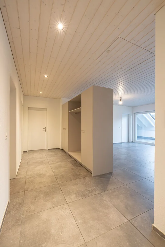 4.5-Zi.-Attikawohnung mit grossem Balkon, Niederwil