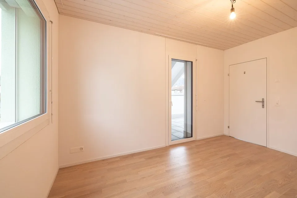 4.5-Zi.-Attikawohnung mit grossem Balkon, Niederwil