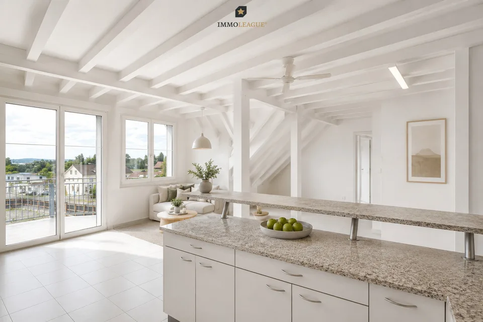 Lichtdurchflutete Maisonette-Dachwohnung mit schöner Seesicht.