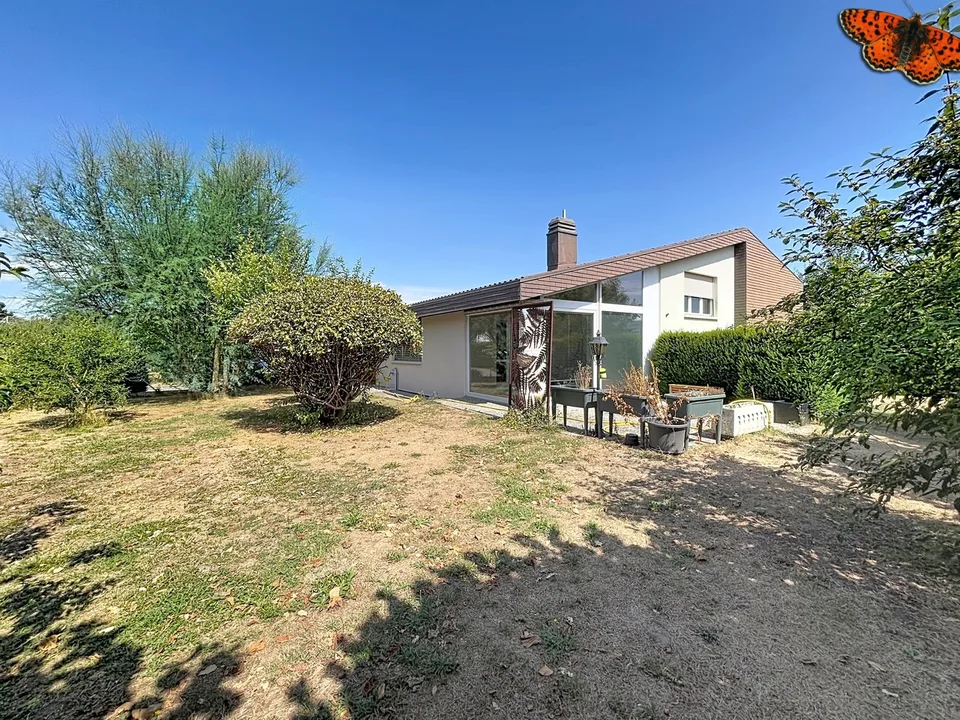 Maison individuelle avec jardin et beau potentiel à Payerne