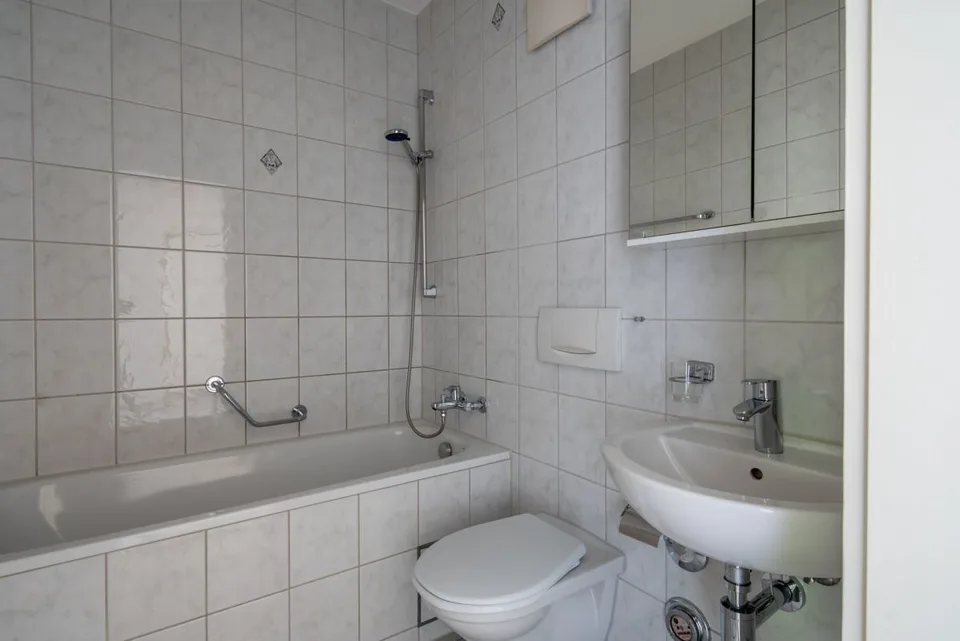 Entre Gartenbad Bachgraben et Kannenfeldpark - appartement de 3 pièces confortable au 3e étage