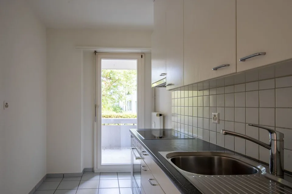 Entre Gartenbad Bachgraben et Kannenfeldpark - appartement de 3 pièces confortable au 3e étage
